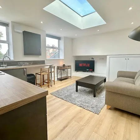 Fountains Court Apartment *