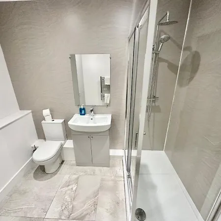 Apartment Fountains Court *