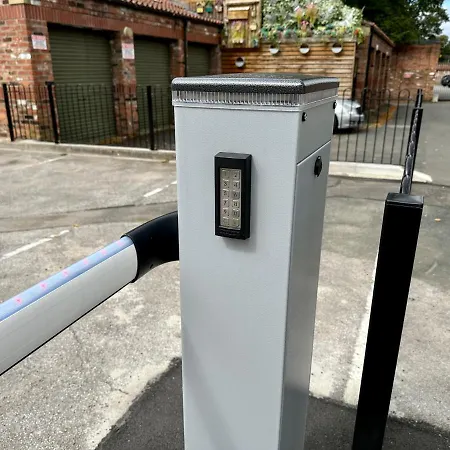 Fountains Court Apartment *