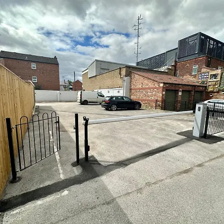 Fountains Court Apartament